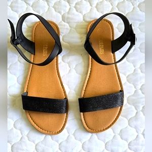 EUC- Black Strappy Sandals – Size 9– Casual & Stylish